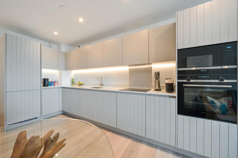 1324772-10-6876d7...