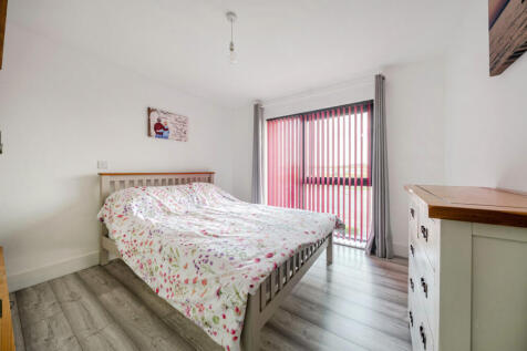 1374672-4-690dc4e...