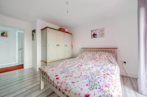 1374672-3-690dc4e...