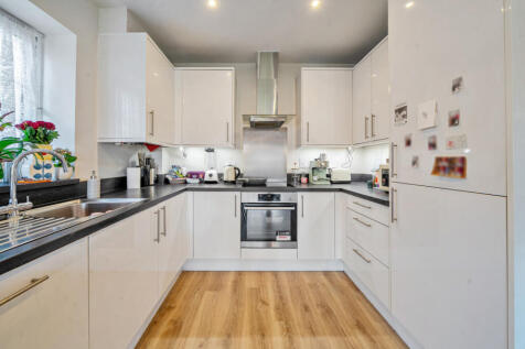 1356832-10-690095...