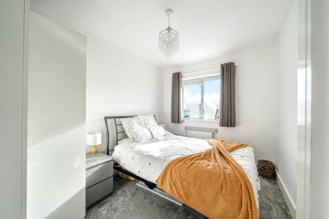 1375259-3-690b282...