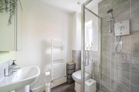 1375259-4-690b283...