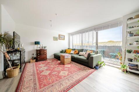 1374067-12-6904bf...