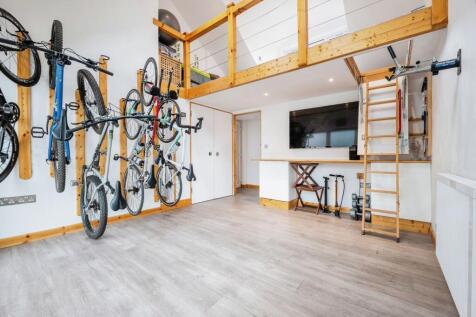 Gym/ Home Office/ Mezanine