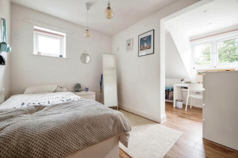 Bedroom with Dressing Area/ Study