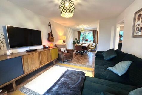 Lounge-Dining Room