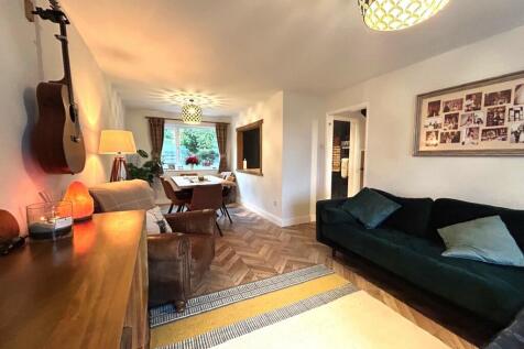 Lounge-Dining Room.
