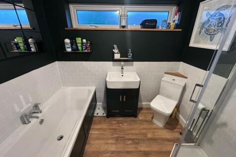 Family Bathroom.