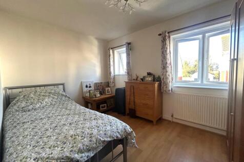 Front Aspect Double Bedroom