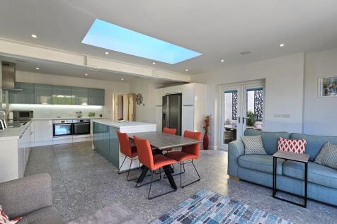 Kitchen / dining room / living area