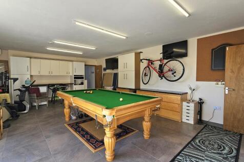 Garage / Games Room