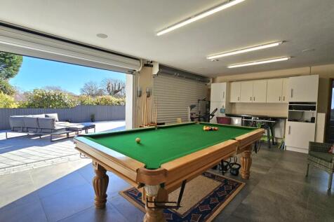 Garage / Games Room