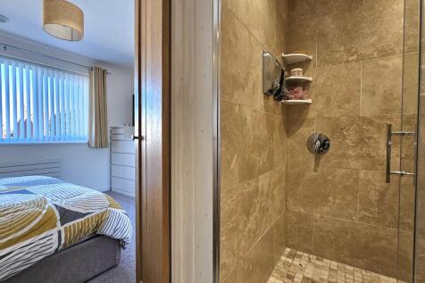 Bedroom 1 En-suite