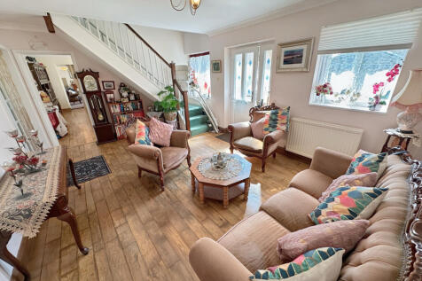 Entrance/sitting room