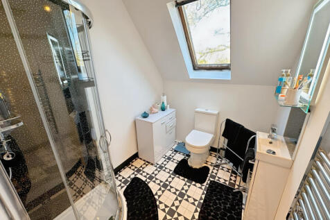 Shower Room (Upstairs)