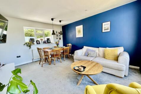 Lounge : Dining Room..