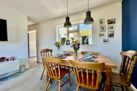 Lounge:Dining Room.