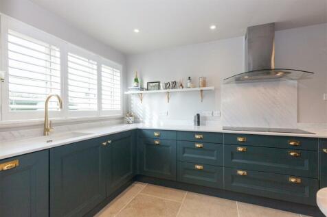 Kitchen 1.jpg
