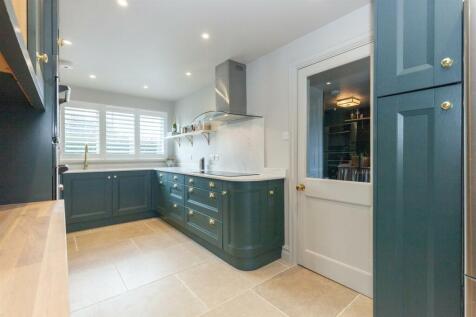 Kitchen 2.jpg