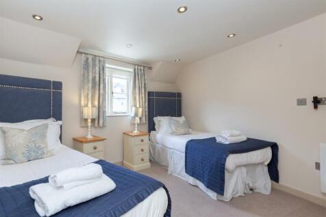 Bedroom 2 1.jpg