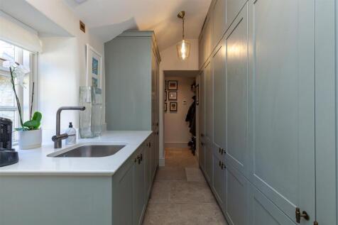 Utility Room 1.jpg