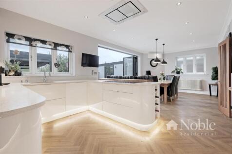 Open Plan Lounge/Kitchen/Dinning Area