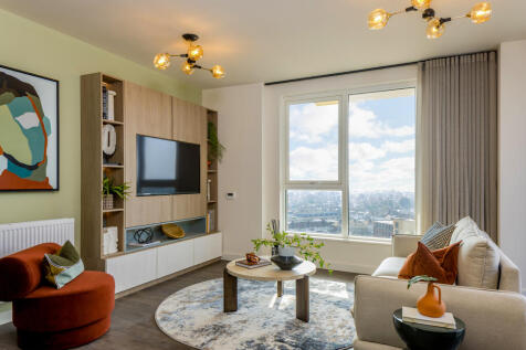 Living Area Photo - Fenton Apartments