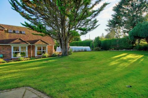 Garden enjoys sun to the west