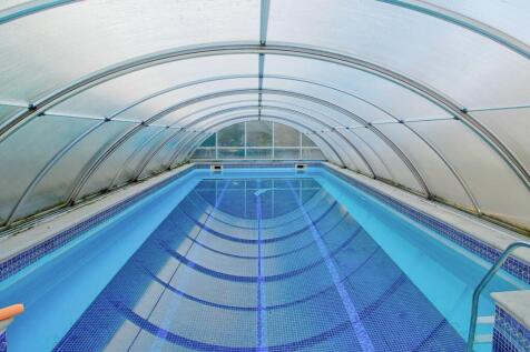 Pool with retractable cover