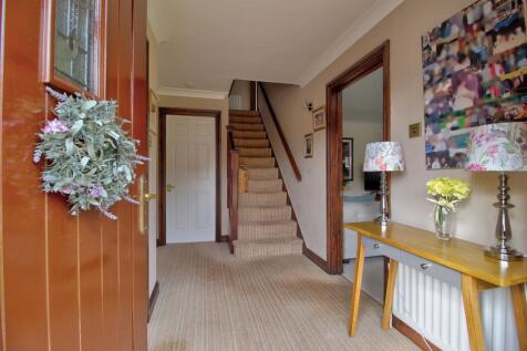 Large &amp; welcoming hallway