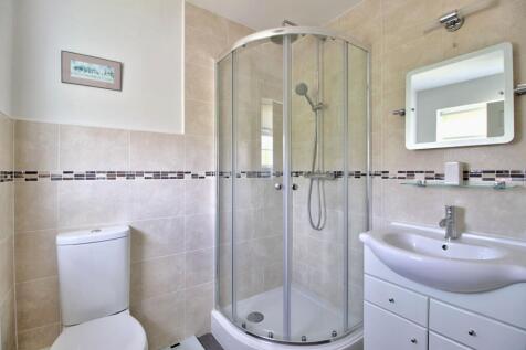 En-suite to the Master Bedroom