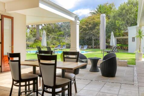 Undercover Patio to pool &amp; garden