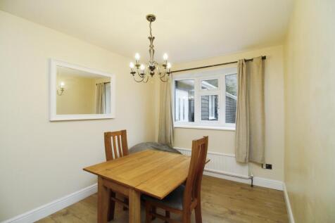 Dining Room/Bed 5