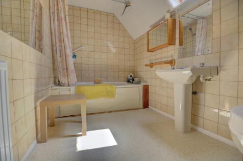 1st floor bathroom