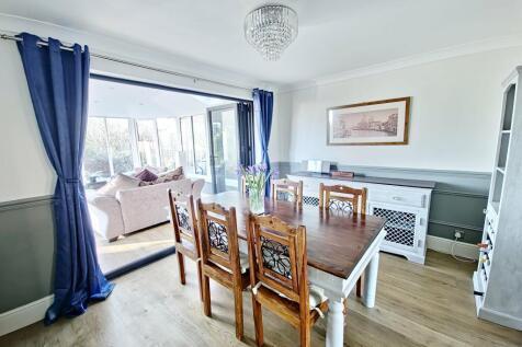 Dining rm