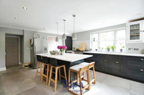 Stylish Well Appointed Kitchen