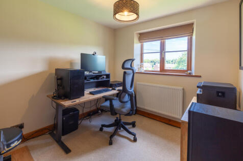 Bedroom / Office