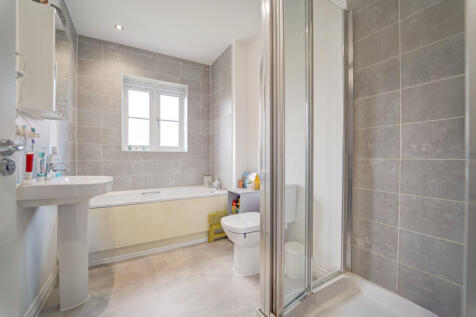 Middle Floor Bathroom