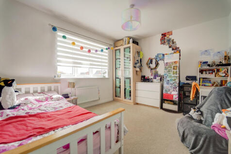 Middle Floor Bedroom 2