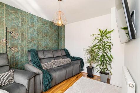 2nd ground floor lounge/Study