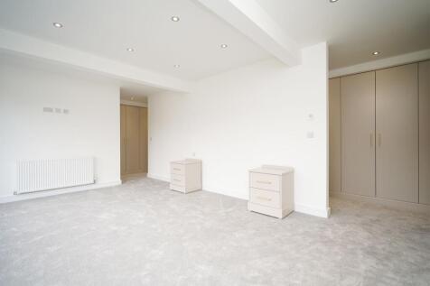 Principal Bedroom Suite - First Floor