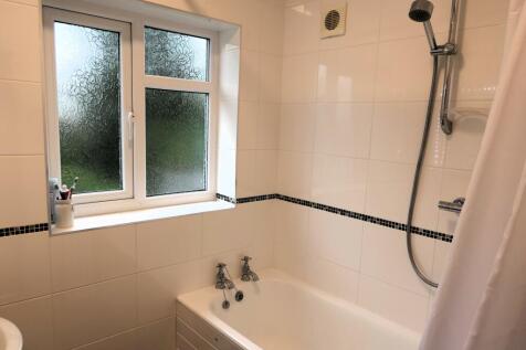 Bathroom Curzon Dr.JPG