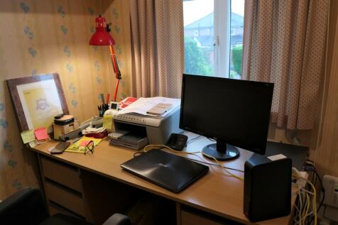 Bedroom office.JPG