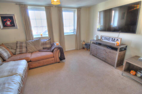 Lounge / Bedroom 4
