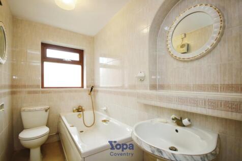 D05252f8-Family 20Bathroom.JPG