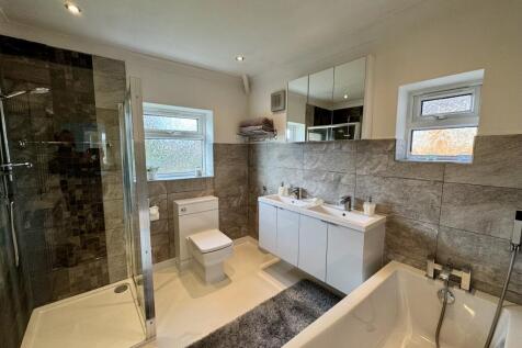 main luxury bathroom