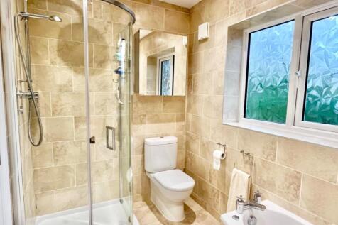 Ensuite ground floor