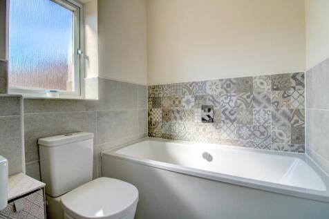Family Bathroom (Bath)