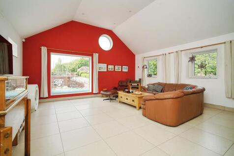 second floor lounge
