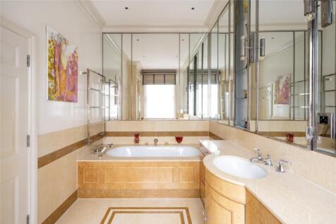 Principal Bathroom